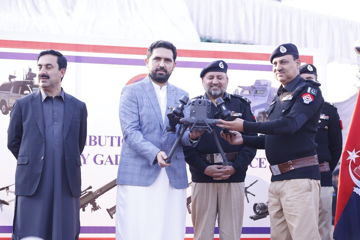 YarMKNiazi's tweet photo. The cutting-edge drone fleet handed over includes:
🔹DJI Mavic 3T
🔹DJI Mavic 4T
🔹Assault Matric Drone
These drones will revolutionise surveillance, intelligence gathering, and rapid threat detection across the province.
2/9
#CMKP #SohailAfridi #KPPolice #SecureKP #AerialSecurity