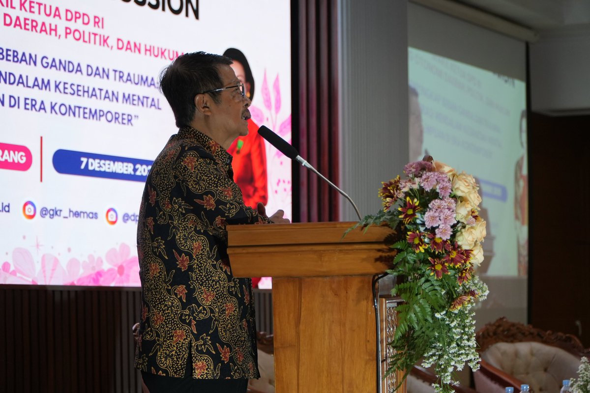 FGD nasional di UPGRIS (7/12/2025) menyoroti beban ganda &amp; trauma perempuan.

Dr. Muhdi (Wakil Ketua Komite I DPD RI) menegaskan 3 pilar :
Pemberdayaan masyarakat
Birokrasi yang responsif
Organisasi perempuan sebagai motor edukasi &amp; advokasi

youtube.com/clip/Ugkx6fgfM…
