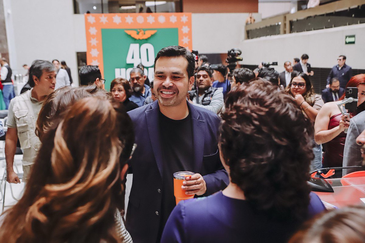 AlvarezMaynez's tweet image. Desde San Lázaro, hoy le decimos a Morena: nada nos impide aprobar esta misma semana la #JornadaLaboralDigna de 40 horas y dos días de descanso a la semana por ley.

No queremos que sigan posponiendo los derechos de millones de trabajadores en México 🇲🇽.