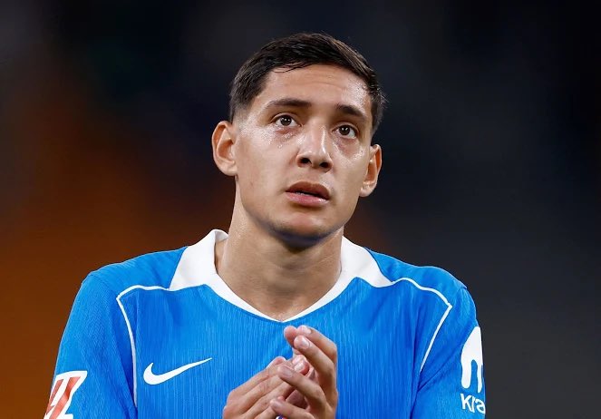 Ya está bien, estoy HARTO de las oportunidades y de los favoritismos.
Nahuel Molina no tiene nivel, no hace nada bien, pues bien día sí y día también el cholo le sigue poniendo y a otros con un partido les hace la cruz.
Cada minuto que juega es una falta de respeto al aficionado.