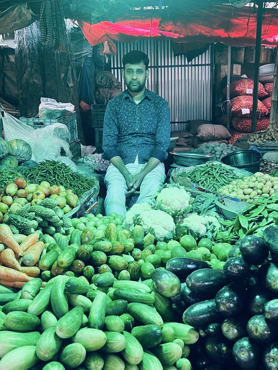 rnnrealnews24's tweet photo. #Mojojamil #Bangladesh
#Jmc #JMConlinemojo @MoJoJamil
শীতকালেও সবজির দাম এখনো কমেনি—বাজারে চড়া দামে ক্রেতাদের ভোগান্তি বাড়ছে। https://t.co/MLruju0dyz