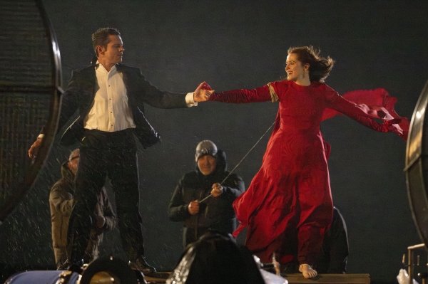 infooconnell's tweet image. Jack O'Connell and Claire Foy were spotted on set of 'Ink' in London, December 5, 2025.

© @clairefoyfan