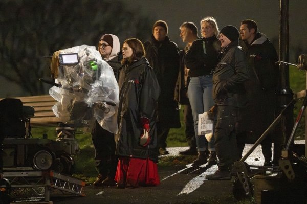 infooconnell's tweet image. Jack O'Connell and Claire Foy were spotted on set of 'Ink' in London, December 5, 2025.

© @clairefoyfan