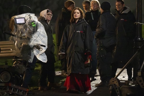 infooconnell's tweet image. New Jack O'Connell and Claire Foy were spotted on set of 'Ink' in London, December 5, 2025.

© @clairefoyfan