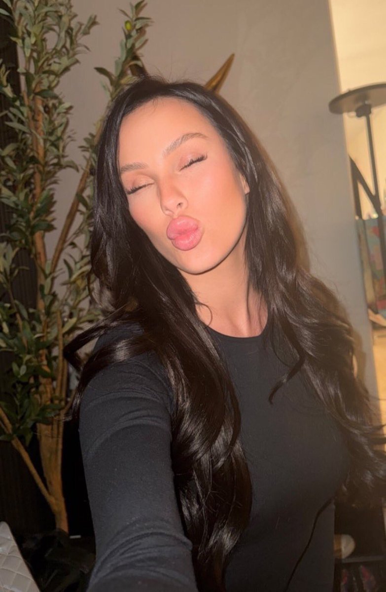 Brendsource's tweet image. I wish for a good life 🤭💕