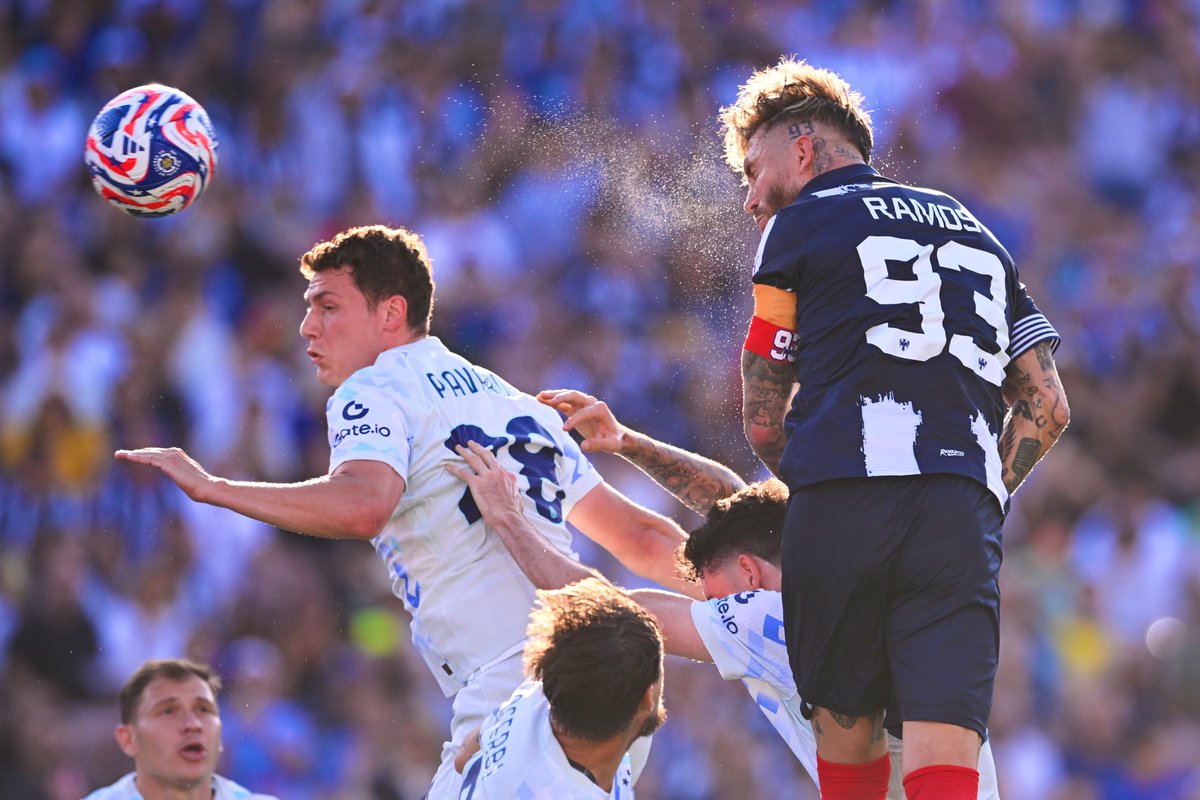 SomosRayados's tweet photo. Vivirlo en persona no tuvo comparación. Gracias @SergioRamos, gracias por regalarnos un momento sumamente emblemático. Hasta siempre. Gracias por poner en alto el nombre del Club de Futbol Monterrey. 𝐋𝐄𝐆𝐄𝐍𝐃𝐀𝐑𝐈𝐎. https://t.co/8RW0JNStrS