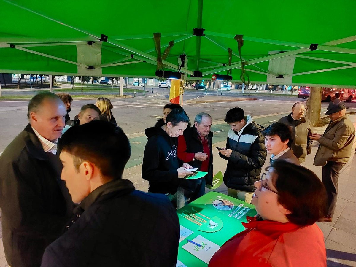 ‼️ Magnífica tarde de martes en el Distrito Sur con nuestros coordinadores y vocales dándolo todo, como siempre. 

No hay barrio, calle o plaza que se nos resista. 💪🇪🇸