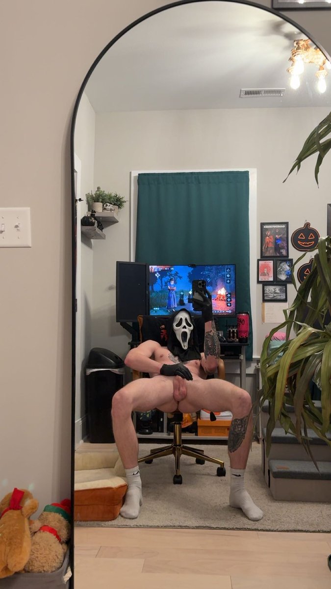 whatthedilly666's tweet photo. What's your favorite Scary Movie? 👻🔪
Check out my vids on OF
https://t.co/y0t2ZBJuFl. https://t.co/HzHATgzfv1
