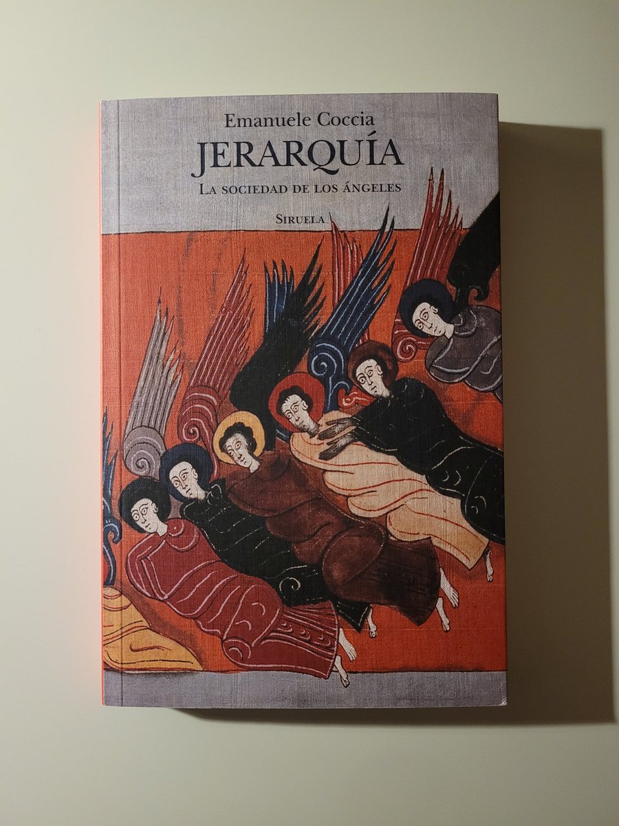 Interesantísimo conjunto de ensayos en los que, a partir de un tema tan curioso como los ángeles, Coccia reflexiona sobre la sociología del poder y muestra la influencia de la angelología en la vida política europea, repensando categorías sociopolíticas actuales.