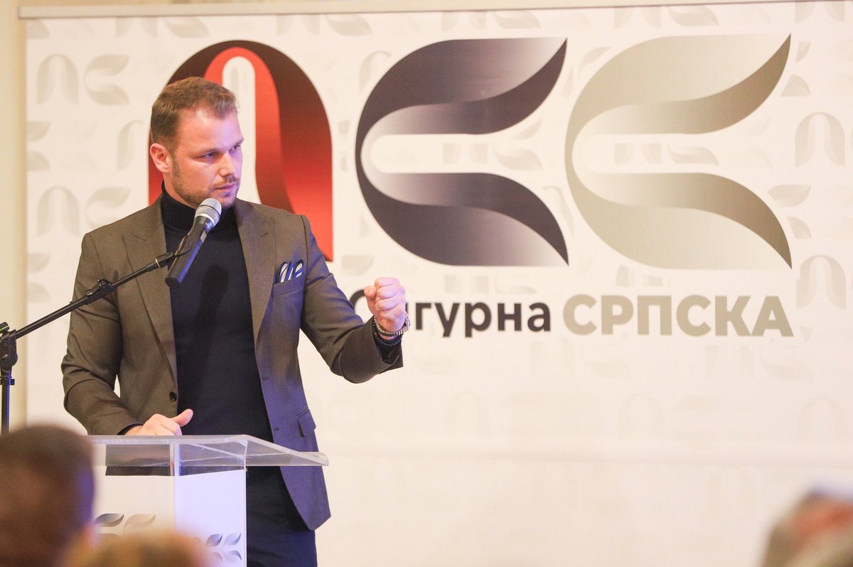 RadojicicIgorMr's tweet photo. Mnogo energije i malo mjesta za sjedenje,veliki interes starijih aktivista i novih članova,krenula je Gradska organizacija Pokreta "Sigurna Srpska" u Banjaluci. Najjači odbor,najveća očekivanja za velike promjene. Čestitke i srećno Mirni,Milanu i ostalima koji vode organizaciju ! https://t.co/SUv0zS1ScE