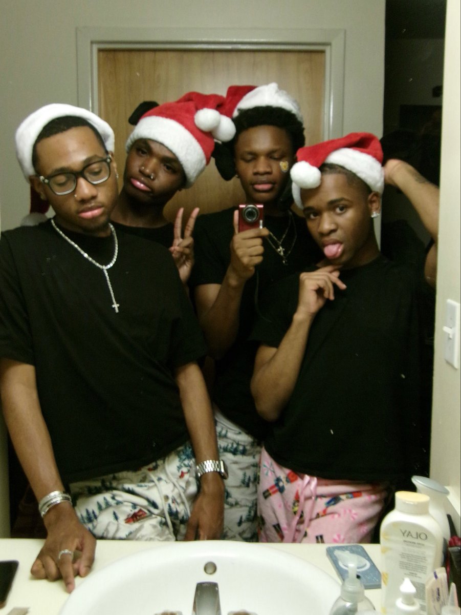 Chrissy2gay's tweet photo. Ponkmas🎄
#mlm #christmas https://t.co/FLa714zpdj