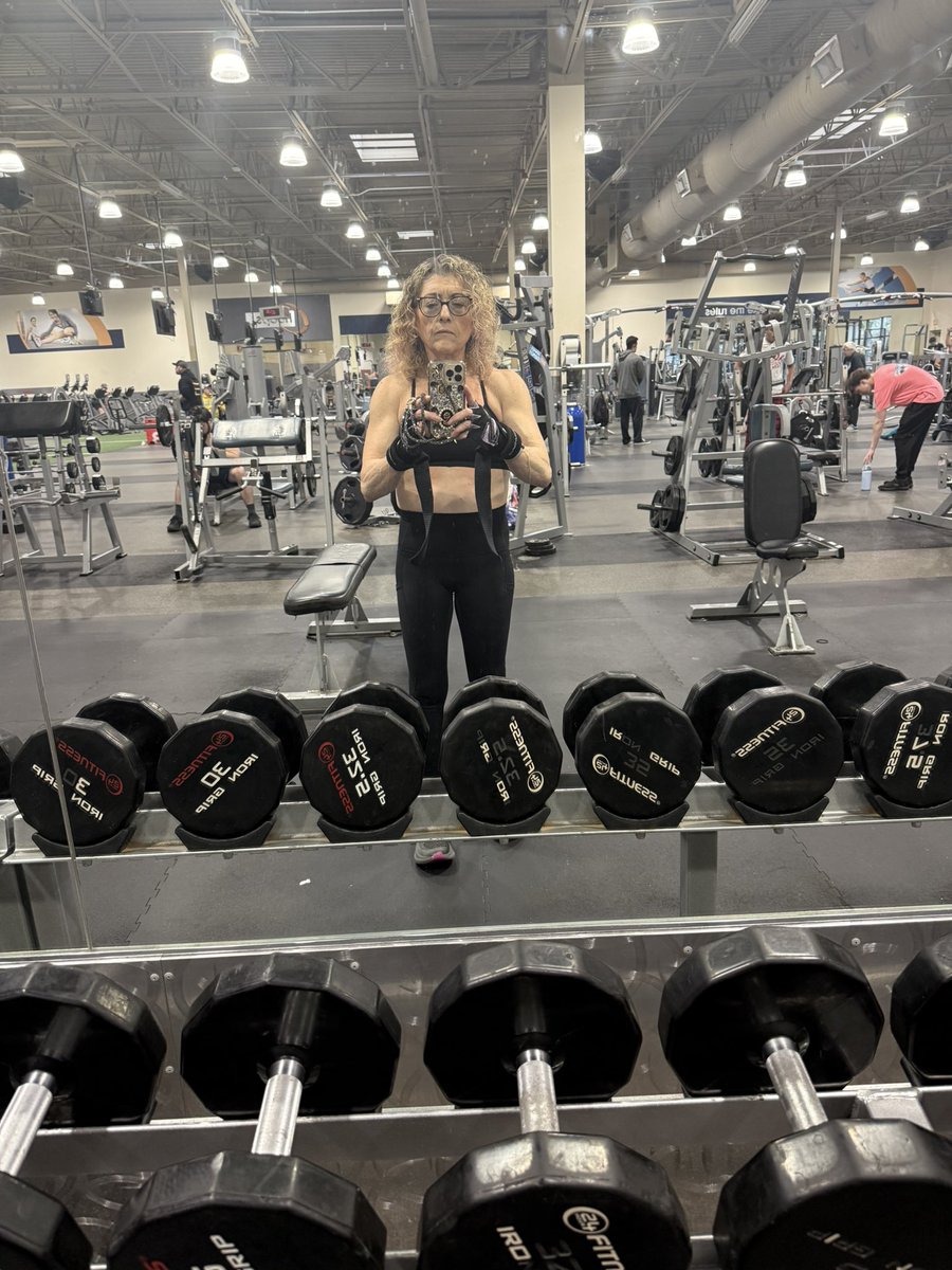 It’s back day with an hour of cardio after on my sore legs from my leg day yesterday!!! 😩