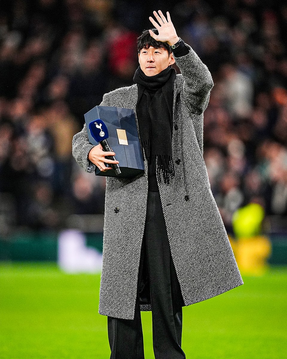 SkySportsPL's tweet photo. Son Heung-min is back at Tottenham Hotspur for his farewell after his mural was unveiled earlier today 🥹⚪️ https://t.co/HbEWNb5Z9R