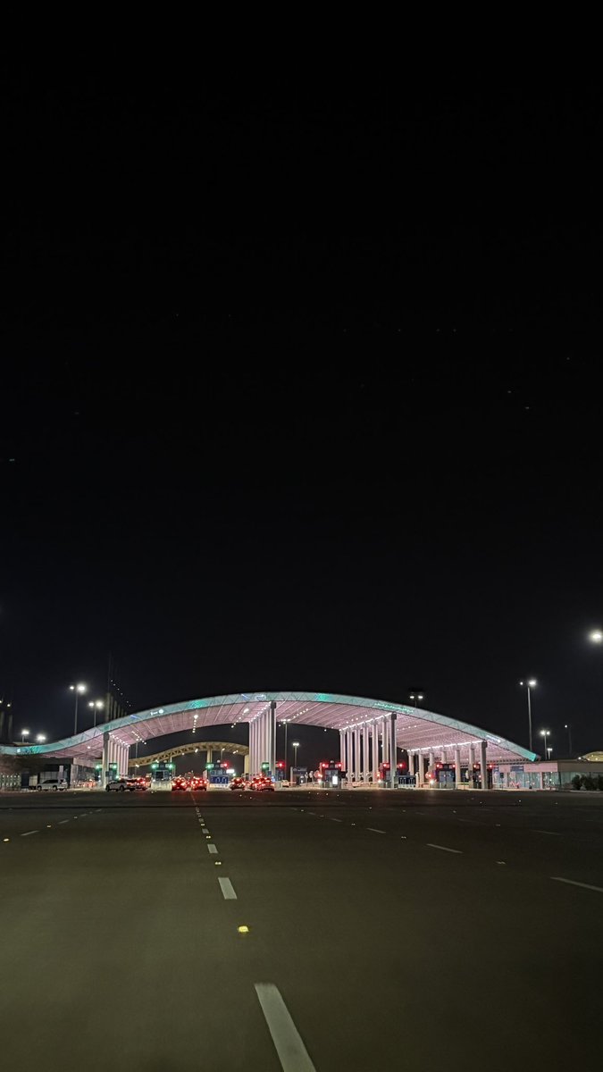 بسم الله الرحمن الرحيم

إلى أغلى بلد 🇸🇦

أغادر دولة قطر الشقيقة بعد قضاء 10 ايام حضرت فيها 14 مباراة بـ6 ملاعب مختلفة

اقسم بالله العظيم لو ما حلقي تعبان؟ أني لا أتحدث في مقطع فيديو كصوت عشان اقدر اعبر لكم واوصف الي شفته ولو قليل

شكرًا دولة قطر على هذه الجهود العظيمة، بداية من