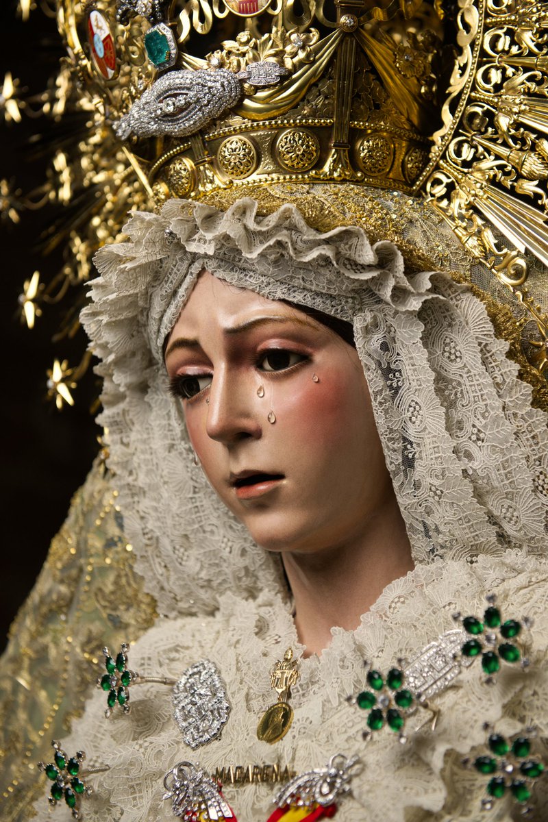 Flor perfumada y bendita,
¡primor de la Macarena!

📷 <a href="/manuel_bgalvz/">Manuel Benítez Gálvez</a>