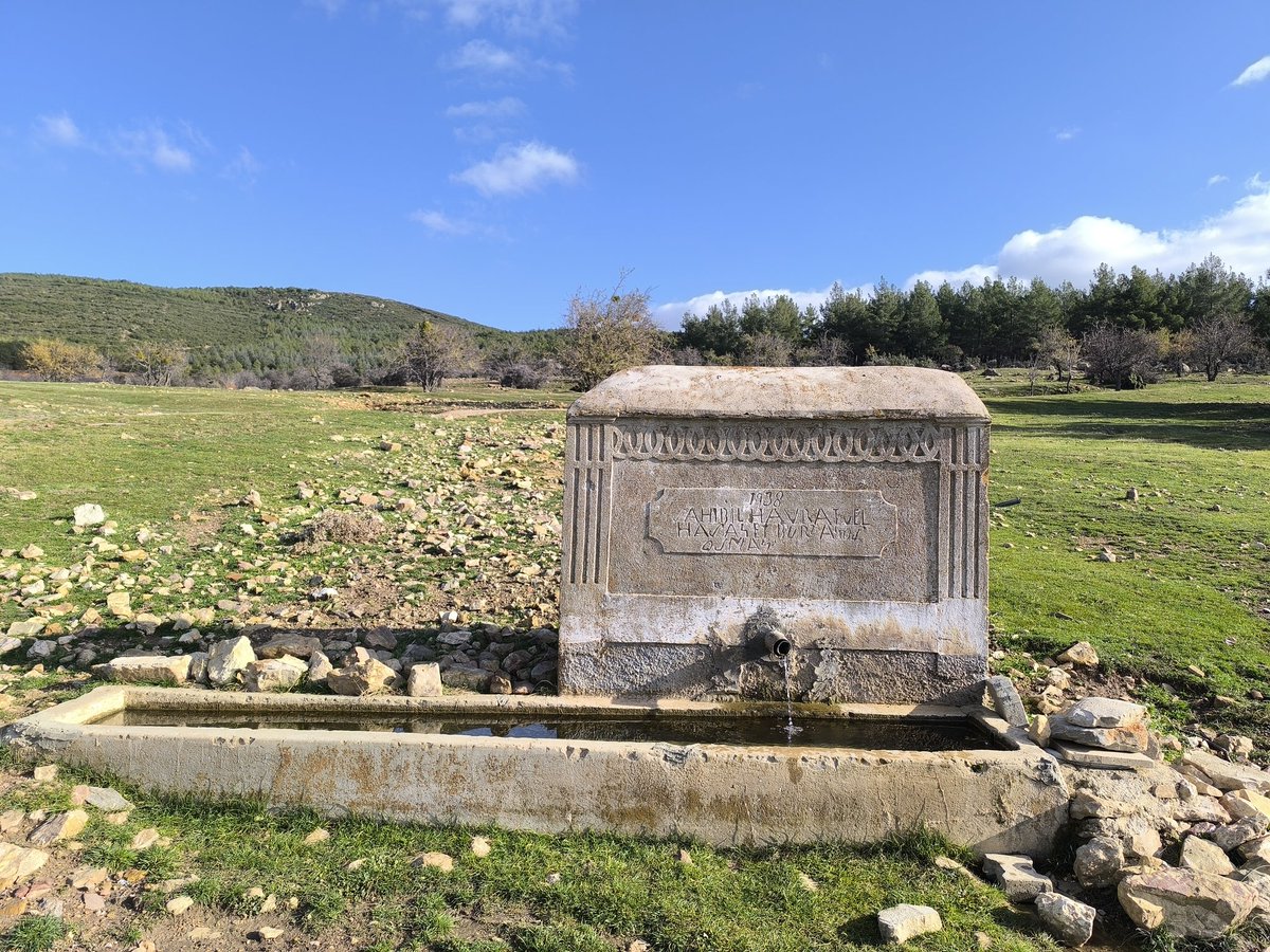 Türkiye Cumhuriyeti'nin #latin alfabesine ilk geçiş yıllarında #halk #yazılı #çeşme ve #mimari örnekleri. 1938
#Tavas #Denizli Aralık 2025
#Sonmezu #Belgesel
"Yaşatılan Geleneğin Öyküsü"