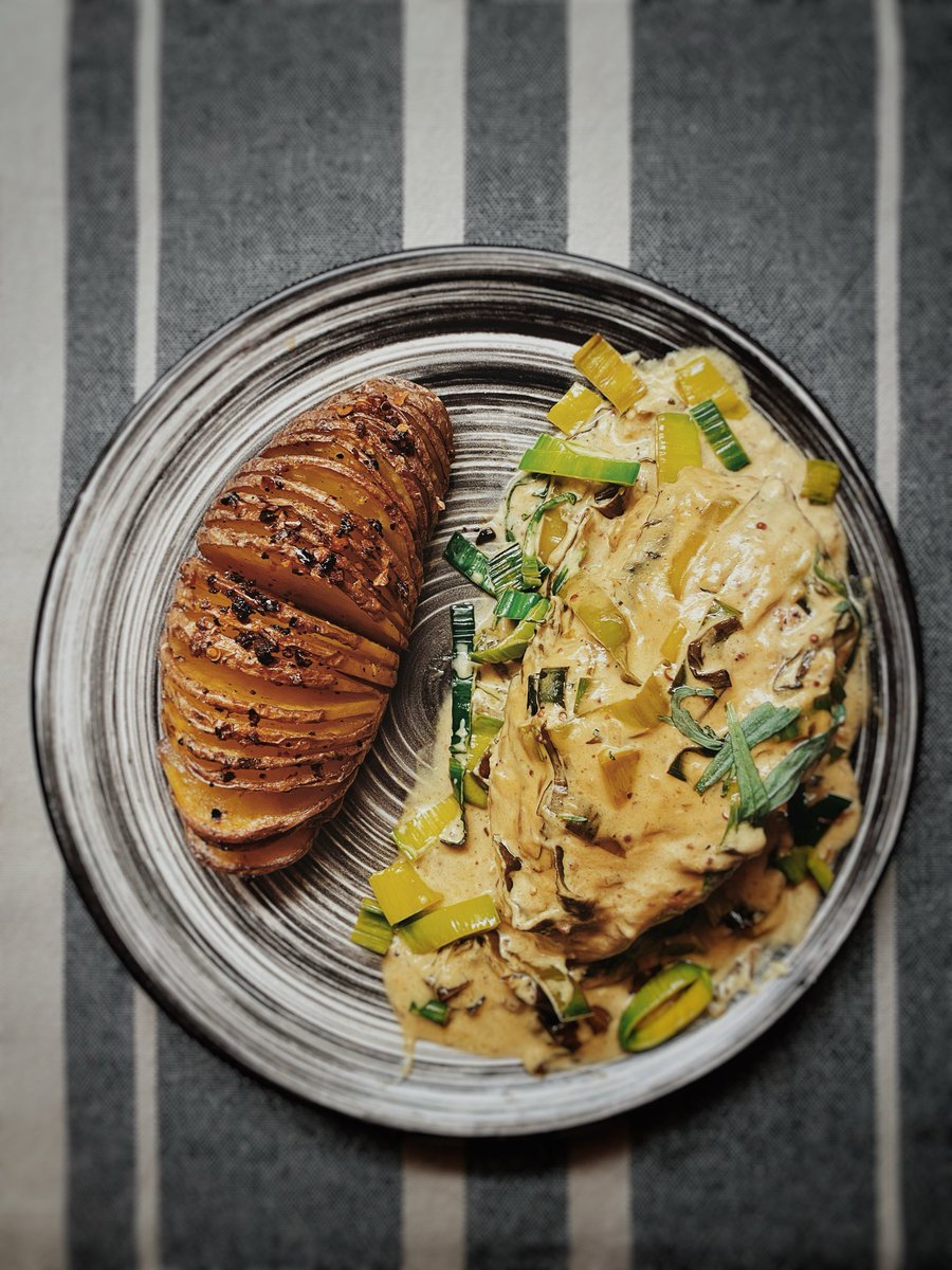 BoppingElf77's tweet image. WEEKEND FOOD 
Creamy Tarragon, Lemon &amp;amp; Mustard Chicken With Leeks + Hasselback Potatoes.
#Food #WeekendMeals #Organic #Potatoes #Chicken #Cream #Tarragon #Mustard #Lemon #Leeks #Delicious