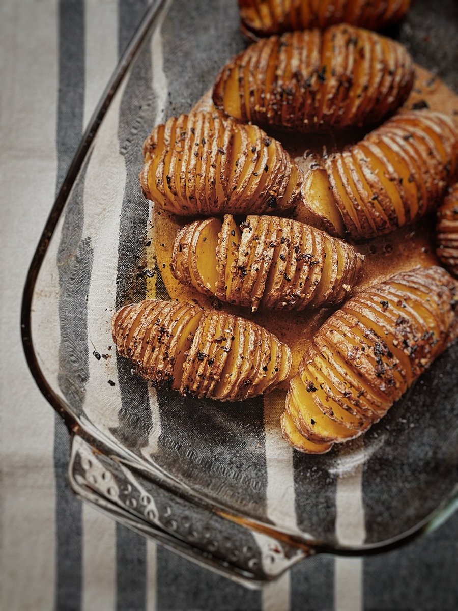 BoppingElf77's tweet image. WEEKEND FOOD 
Creamy Tarragon, Lemon &amp;amp; Mustard Chicken With Leeks + Hasselback Potatoes.
#Food #WeekendMeals #Organic #Potatoes #Chicken #Cream #Tarragon #Mustard #Lemon #Leeks #Delicious