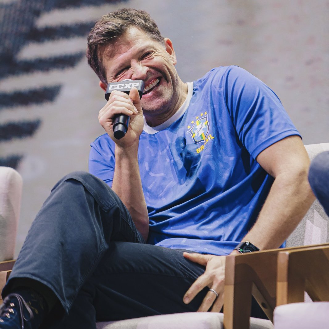 cami_lobinho's tweet photo. ainda não superei que ele entrou no palco thunder na sexta usando a camisa que eu dei top melhores momentos do misha no brasil https://t.co/JsRDGusT03