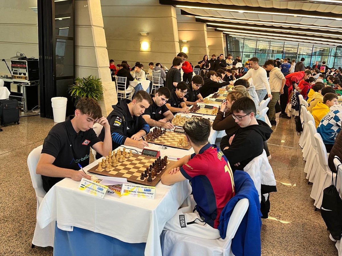 Subcampeones XVI Copa de España U18
El ajedrez malagueño está de enhorabuena 
El equipo Neurochess Metro se ha proclamado subcampeón de España tras un desenlace de auténtico infarto
1 Diagonal Alcorcón 2 Neurochess Metro, 3 Nuestro Ajedrez Europa
<a href="/DelegMalagaAjed/">Deleg Malaga Ajedrez</a> <a href="/Fadajedrez/">Fed Andaluza Ajedrez</a>
