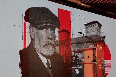El S° Gral  de <a href="/FeSMC_UGT/">FeSMC.UGT</a>, Antonio Oviedo, asiste a la conmemoración del fallecimiento de Pablo Iglesias (1925-2025), celebrado hoy en la Casa del Pueblo de Madrid, sede de #UGT.

"Los socialistas no mueren: se siembran". 🫱🏻‍🫲🏽🌹✊🏻