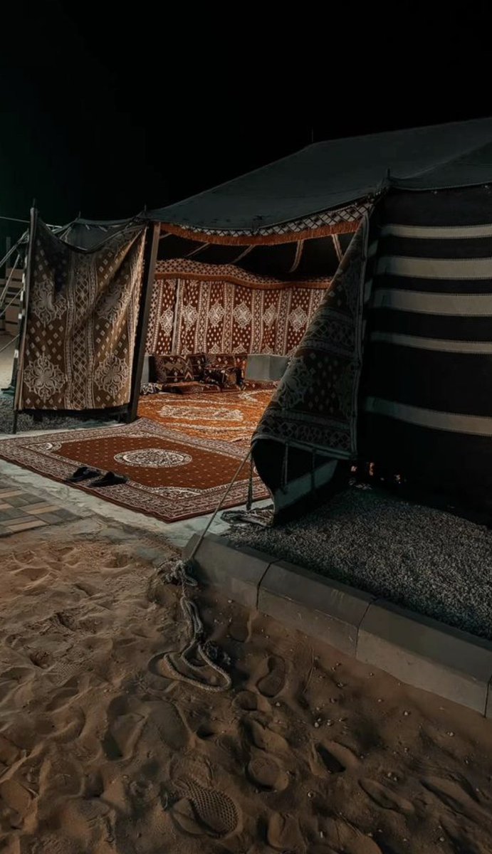 ثلاث " فيهن الطرب " والسعادة
صوت المطر , بيت الشعر , شبة النار .