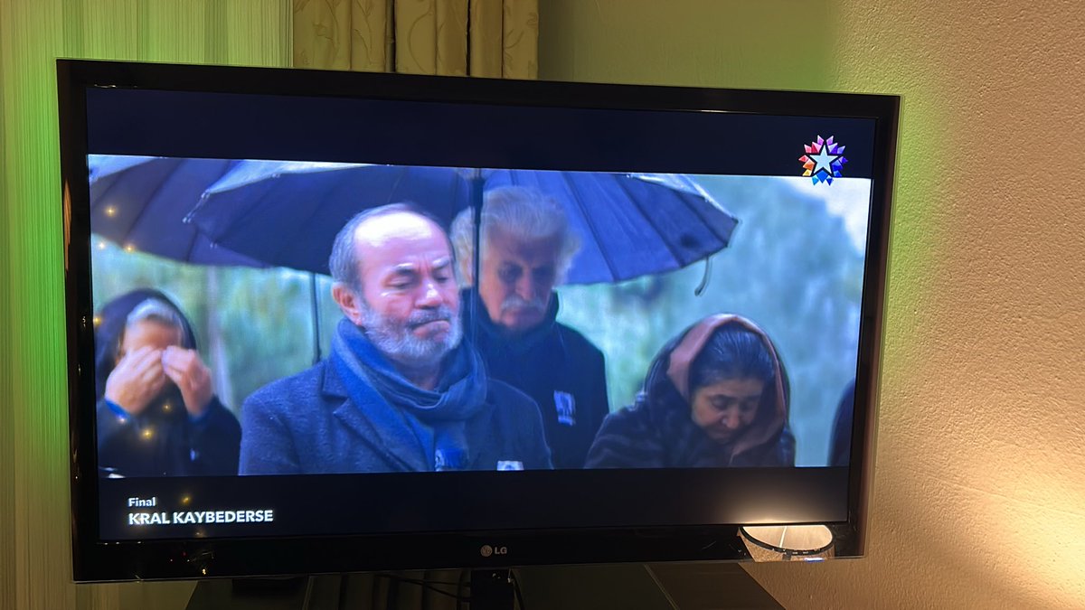 objektif_57's tweet photo. #KralKaybederse her dizi böyle bir final debisi fazla uzatmadan filmin anlamı bozulmadan aziz üzerinde final olmuş https://t.co/dtGo2AsQMT