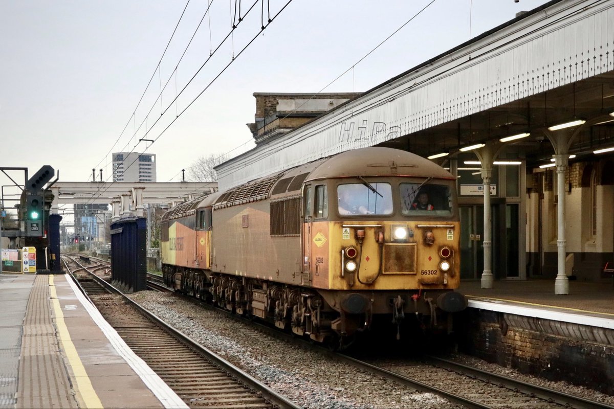 HiPa125's tweet image. Colas Rail Freight #Class55 56113+56302 ‘PECO’ working 0Z57 1002 Norwich Royal Dock &amp;gt; Wolverton Centre Sidings through Camden Road #MildmayLine