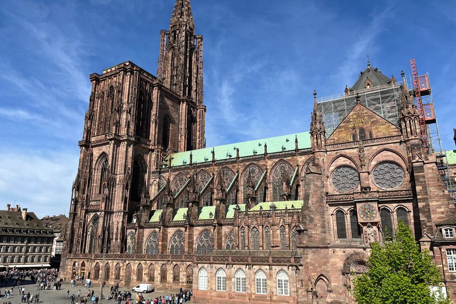 LES DERNIERES INFO : Un prêtre suspendu à Strasbourg après l'ouverture d'une enquête pour corruption de mineur et harcèlement sexuel franceinfo.fr/france/grand-e…]