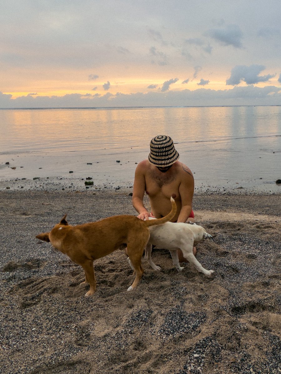 Beach walk. Original art by me using a combination of wet charcoal and  pastels. : r/crafts, image size:900x1200