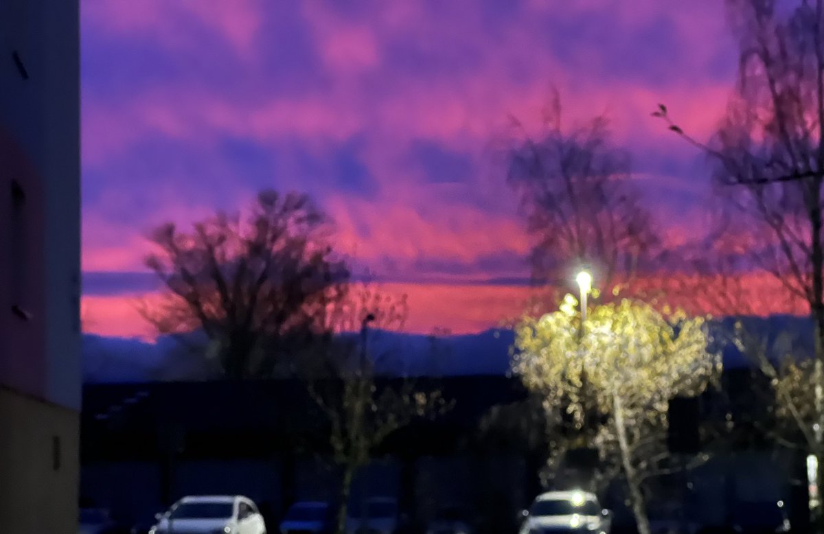 vevhed's tweet image. Sky this evening was amazing.