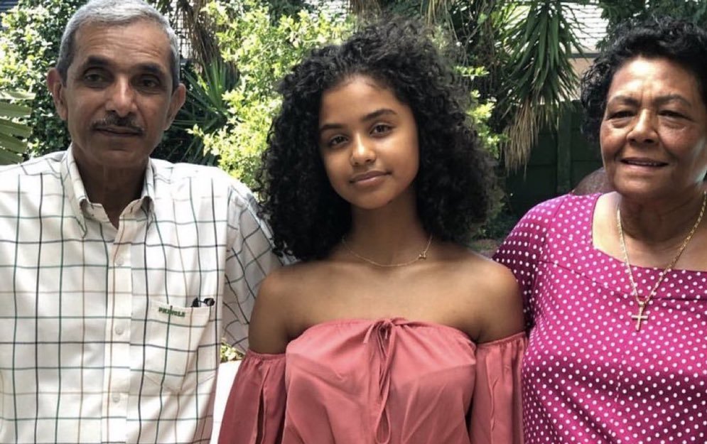 Btw, this girl is 1/4 Indian (much like Nicki Minaj).

These are her paternal grandparents (Indo-Mauritian grandfather + Zambian grandmother).

Her full name is Tyla Laura Seethal (surname being of clear Indian origin)

You will see more artists claim their Indian ancestry to woo