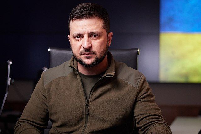 Wahlbereitschaft in der Ukraine: Selenskyj knüpft Zustimmung an Bedingungen.

Der ukrainische Präsident Wolodymyr Selenskyj reagiert auf die Forderungen von US-Präsident Donald Trump und zeigt sich grundsätzlich bereit, trotz des andauernden russischen Angriffskriegs