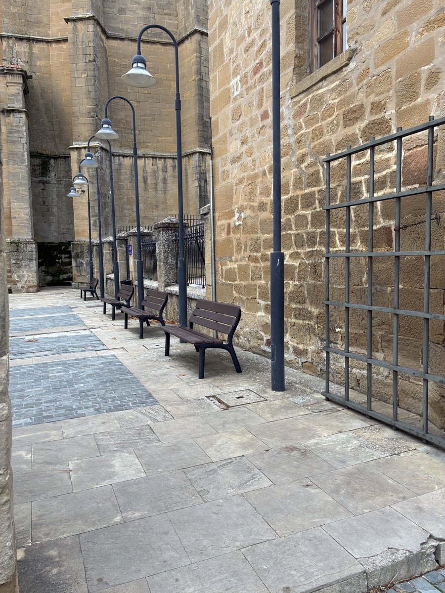 martatouron's tweet image. Hoy la formación ha sido en un lugar precioso. Este cole tiene una entrada 🥰 Me encanta conocer docentes nuevos y con ganas de aprender más para hacer mejor su trabajo. Y si! Hay centros y Equipos Directivos que buscan formarse bien para responder mejor a su alumnado ☺️ #aacc