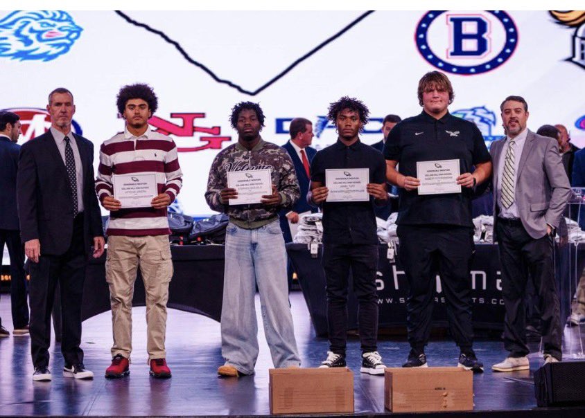 jameltuff5's tweet image. Congrats to me and my teammates on the awards last night.  Honored to receive All County Honorable Mention! @SwickONE8 @CollinsHillFB @GDPfootball @CoachBeck56 @coachaj_rathbun @CoachEjones3022 @Pdub_100 @SCOOBZILLA730  @CoachCam_CHill @CoachFogg @coachMMartin54 @Daverin_Geralds…