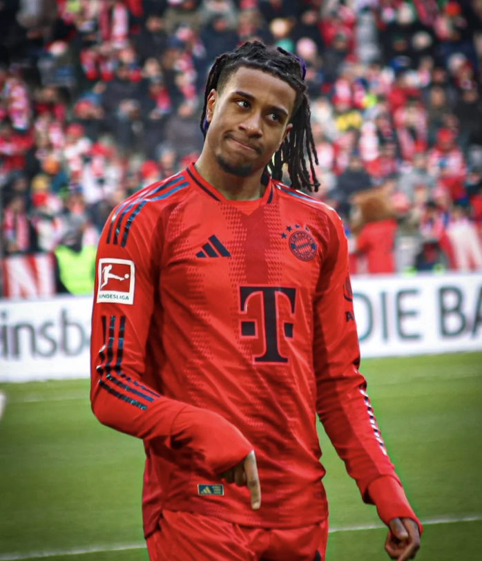 Michael Olise has produced 11 goals + 11 assists this season.

The BEST WINGER in the world right now! 🇫🇷🌟