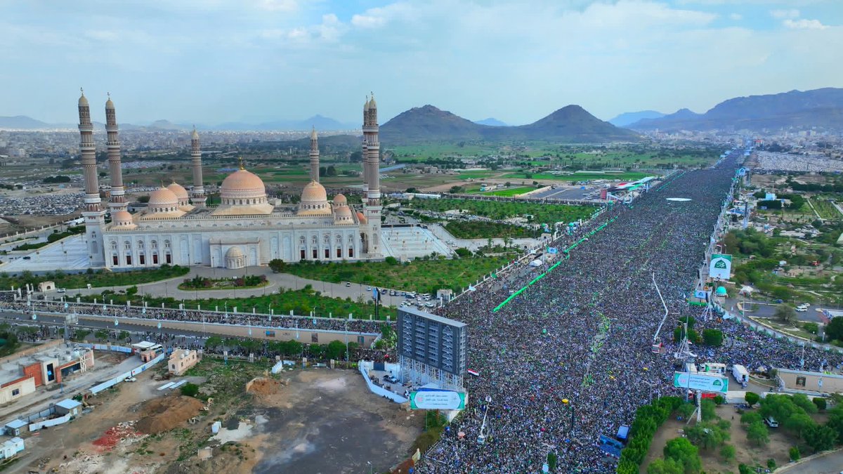 الـقـرار الـسـيادي مـصـدره صـنعاء
عاصمة شعب ما يرضىٰ على اذلاله

من رضي غير صنعاء صاعته بقعاء
فـي يـد الـغير واصـبح حـالته حاله
.
.
#أمين_الجوفي
#صنعاء_عاصمة_القرار