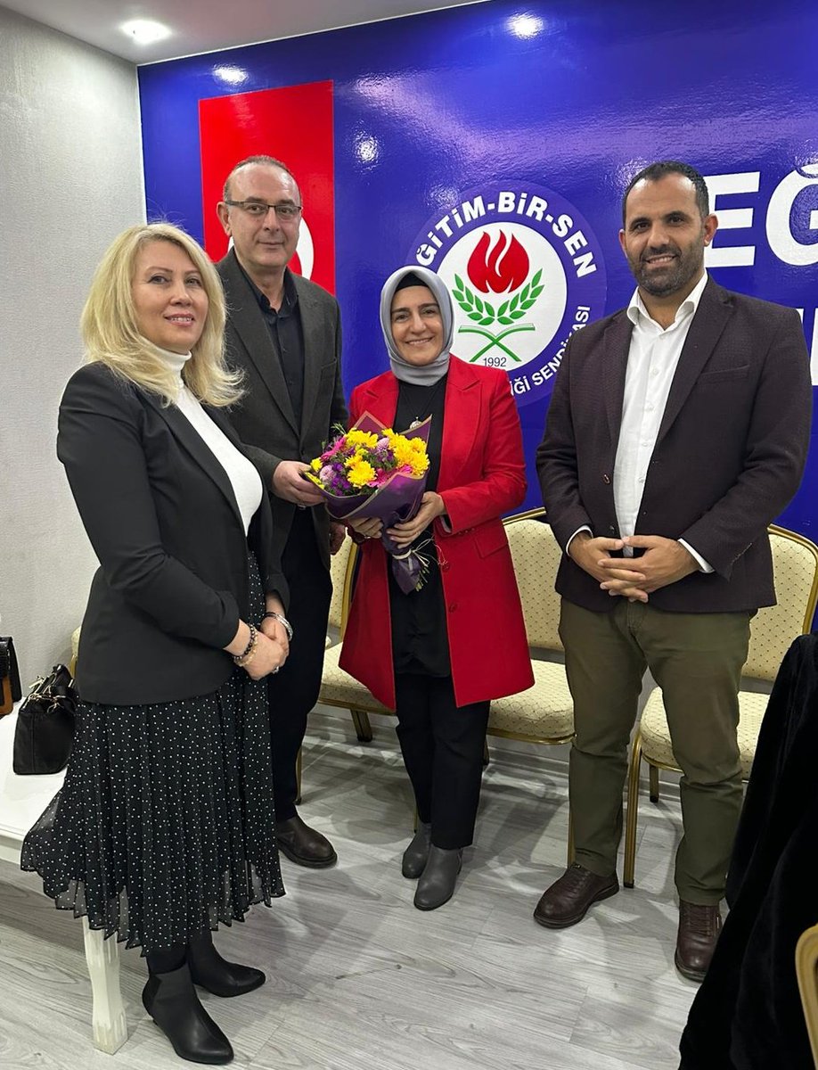 Eğitim-Bir-Sen Ankara  Şubelerimizin kadın komisyonu başkanlarıyla toplantı gerçekleştirdik. 
Sendikal çalışmalarımızı değerlendirdik. 
2 Nolu Şube Başkanımız Levent KÖSE, Kadın Komisyonu Başkanı Gülistan GÜMÜŞ ve tüm ekibine misafirperverliklerinden  dolayı teşekkür ederiz.