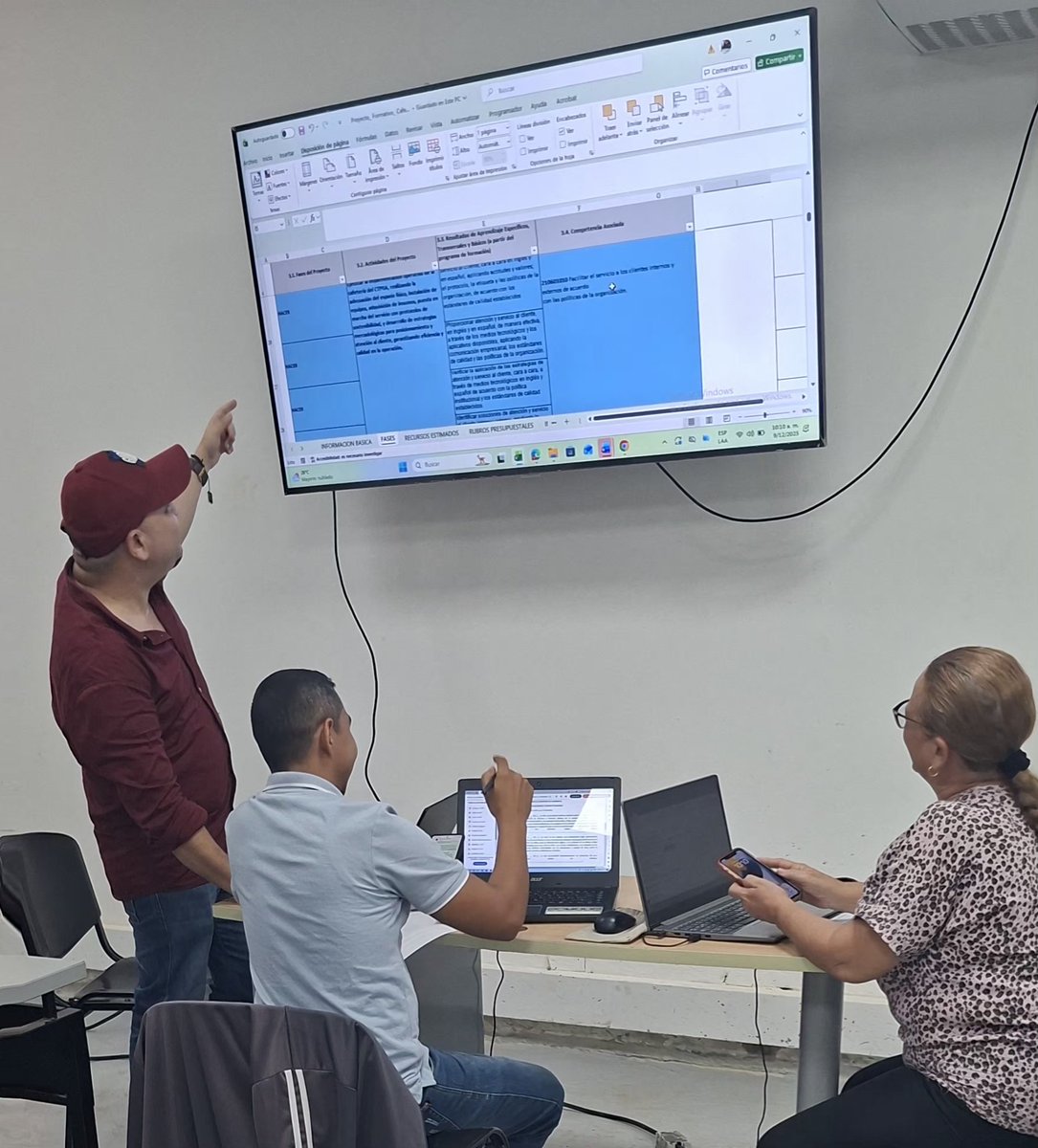 25_victorb's tweet photo. Estamos formulando proyectos formativos para los programas de las líneas administrativas y financieras 2026. De ellos se desprenderán proyectos productivos que impulsarán el emprendimiento y la creación de empresas entre nuetros aptendices 
#FPI https://t.co/o3eAngHsqS