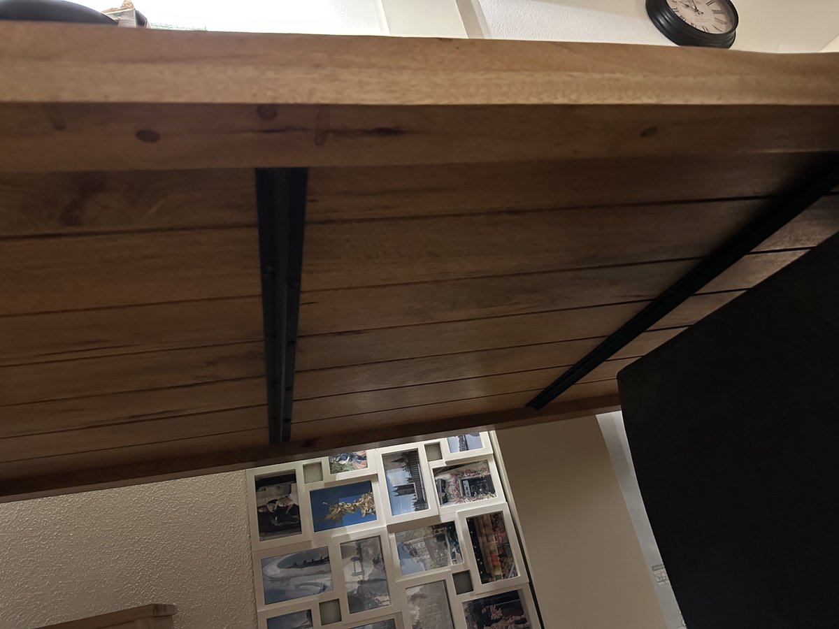 RobbertTech's tweet image. Heeft iemand hier ervaring met het (laten) inkorten van een mango houten tafel? Of is het volgens jullie verstandiger om mijn huidige tafel weg te doen en een kleinere (140–160 cm) te zoeken/kopen? Mijn huidige tafel is 220 cm en past helaas niet goed in mijn nieuwe woning.