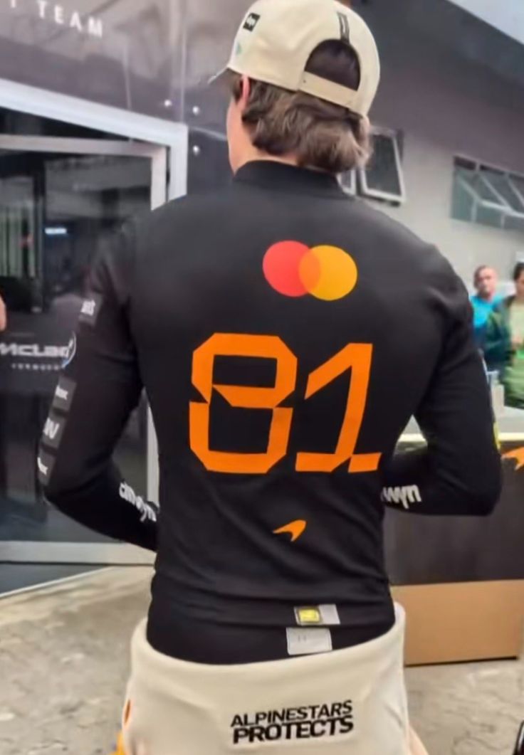 81SCAR's tweet image. who else is thinking thoughts