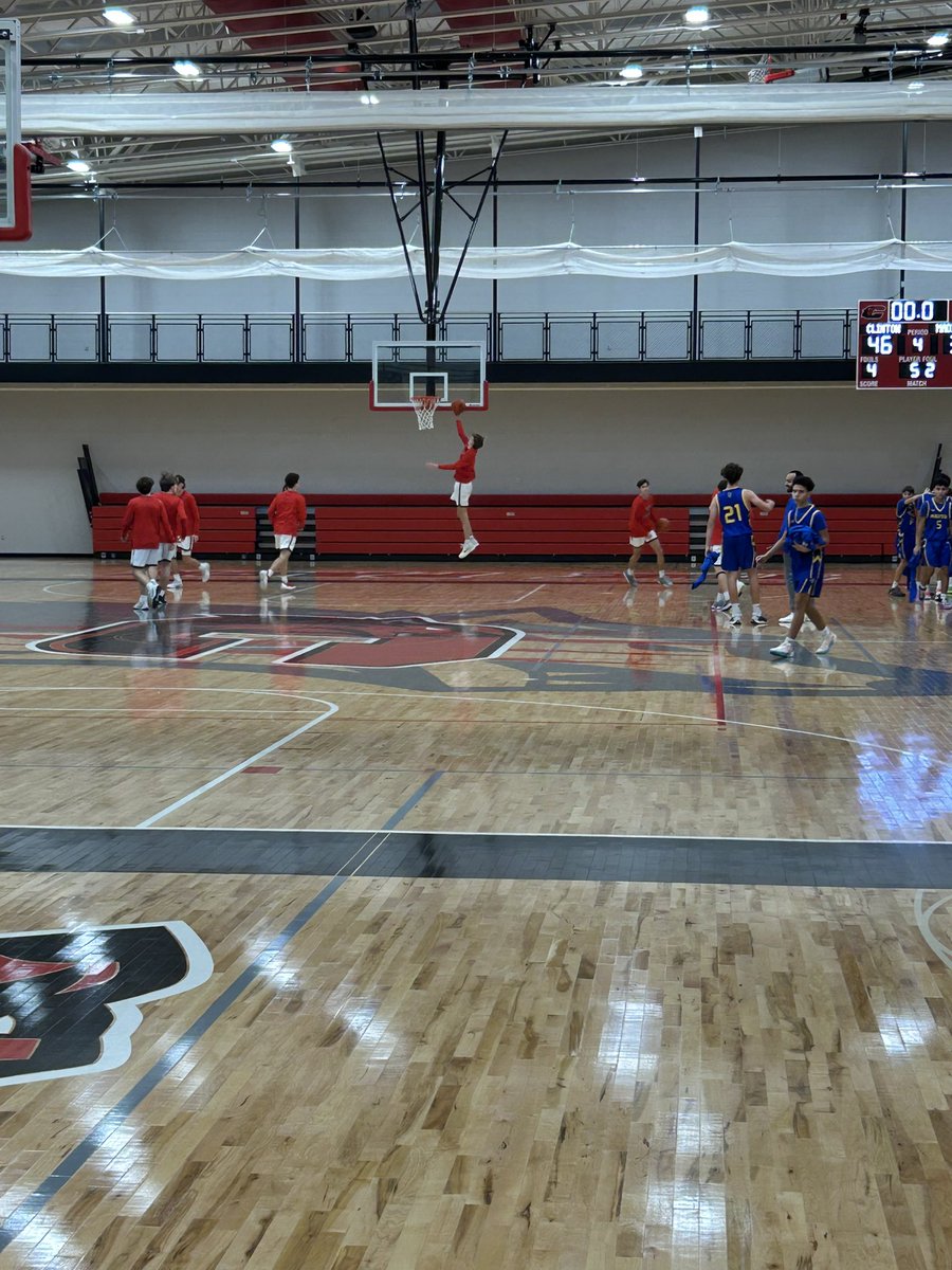 JV boys hoops defeats Madison 46-31! Varsity is up next! Go Redwolves!!🏀