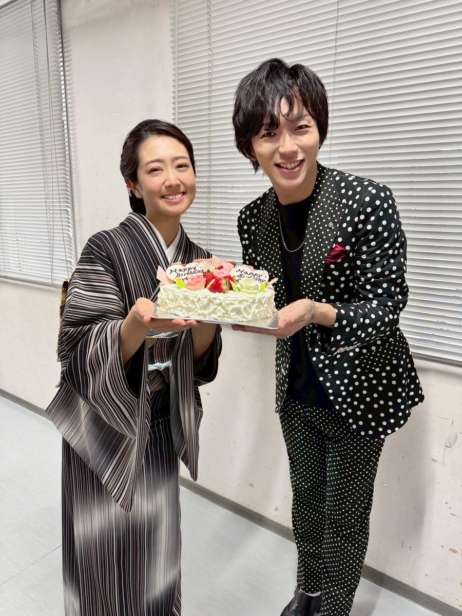 TOW-KAKUvol.2
お越し頂きありがとうございました✨
みんなでひとつのステージを作り上げることができて嬉しかったですo(｀ω´ )o

同じ12月生まれの岡本幸太さんと🎂
みなさんにお祝い頂きました🙏☺️