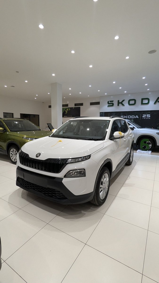 addy_o7's tweet photo. Took delivery of the Škoda Kylaq signature plus today. 
Special thanks to @volklub for all the detailed videos on youtube around the 1.0 tsi engine and the MQB-A0-IN platform,and kylaq any second thoughts I had regarding the purchase disappeared after seeing the video. https://t.co/1v2E550NDO