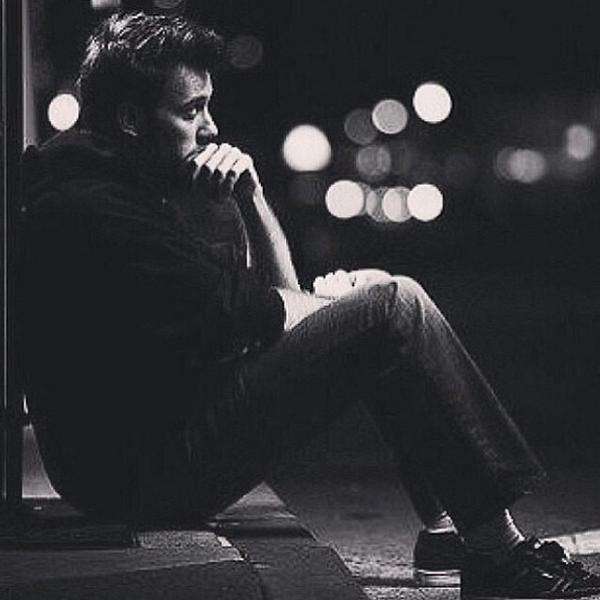 ياأيها العُمر السريع تمَهّل ولا
تعجَل فلم أنَل بعدُ كلَّ الأماني

أيها العمر الوحيد لم نكن
أصحاب الحظ السعيد الهاني

أيها العمر المحسوب،بالشروق والغروب والزمان الفاني

أيها العمر العجول سرقتني
والمنية بأي وقتٍ ستلقاني

ياأيها العمر الطويل حظّنا
من الزاد قليل
يمضي بنا إلى الأكفانِ