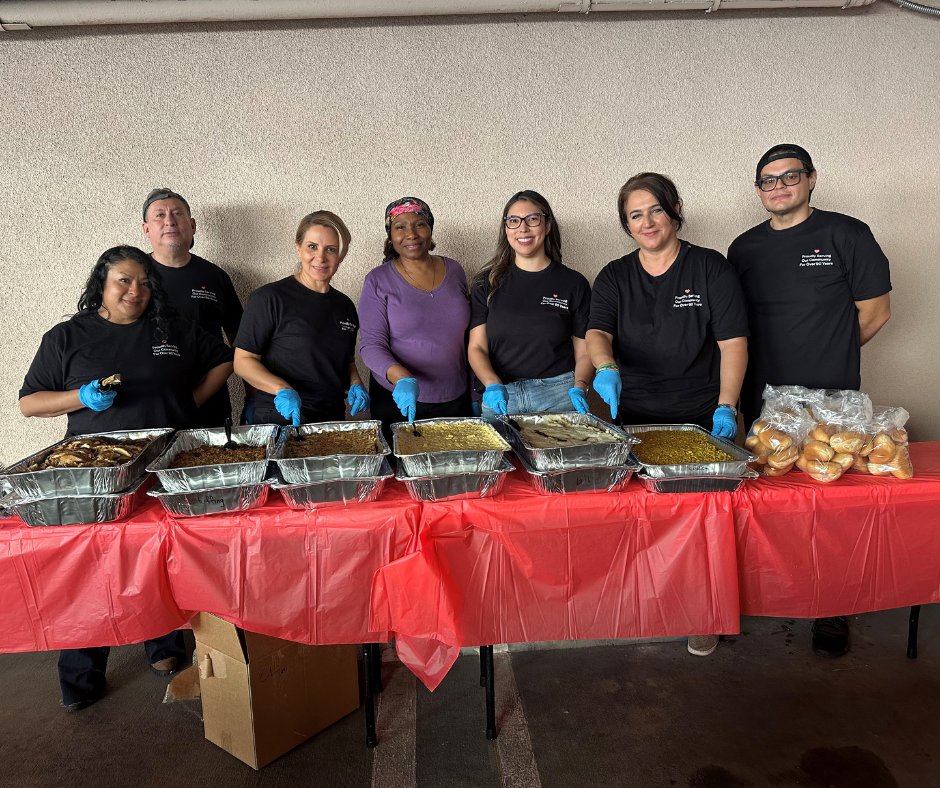 Thank you to our amazing volunteers for helping serve Thanksgiving lunch for the Union Station Homeless Services' annual Dinner in the Park event. We were so happy to meet more of our local Glendale community and get involved with this organization. 💛