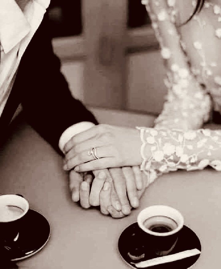 كلنا نحب القهوة ☕️
ولا نختلف بذلك .. لكن 
علينا أن نختار من يشربها 
معنا.. لتزداد لذتها 🥰