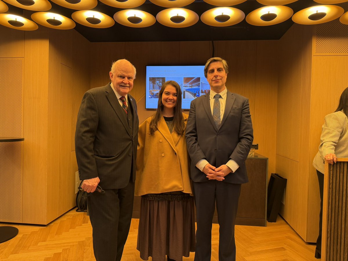 Hoy <a href="/FDisenso/">Fundación Disenso</a> lanzó en Oslo un documental sobre Maria Corina y su lucha por la libertad de Venezuela. 

#NobelPrize