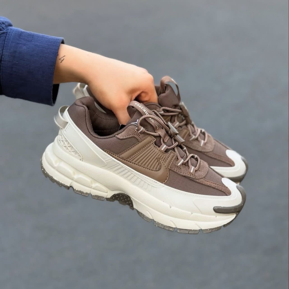 Teeebizz's tweet image. 🔔 * ZOOM VOMERO 5 ROAM*

*🔔CURRENTLY AVAILABLE 

*🔔SIZES: 38 - 43*

*🔔PRICE: 58,000✅✅*

*🔔PACKAGING:COMES WITH BOX📦✅*