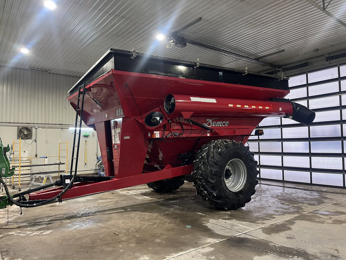 Good simple grain cart for sale. Has IForeman/libra cart scale system. 

facebook.com/share/1FXugp32…